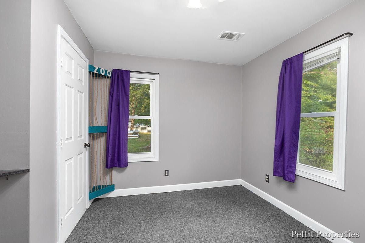 582 South Brooks Road Muskegon, MI 49442 - Photo 13 of 20 IMG_1012