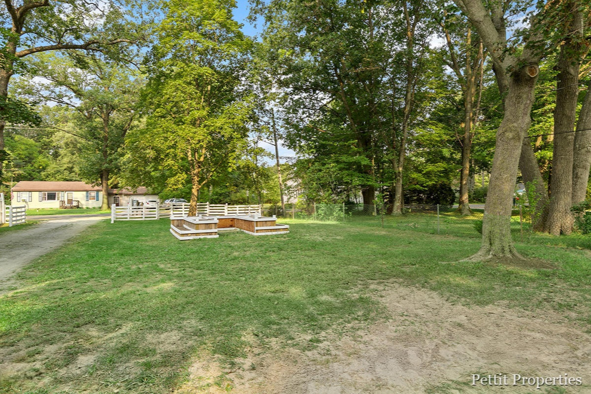 582 South Brooks Road Muskegon, MI 49442 - Photo 17 of 20 IMG_1016