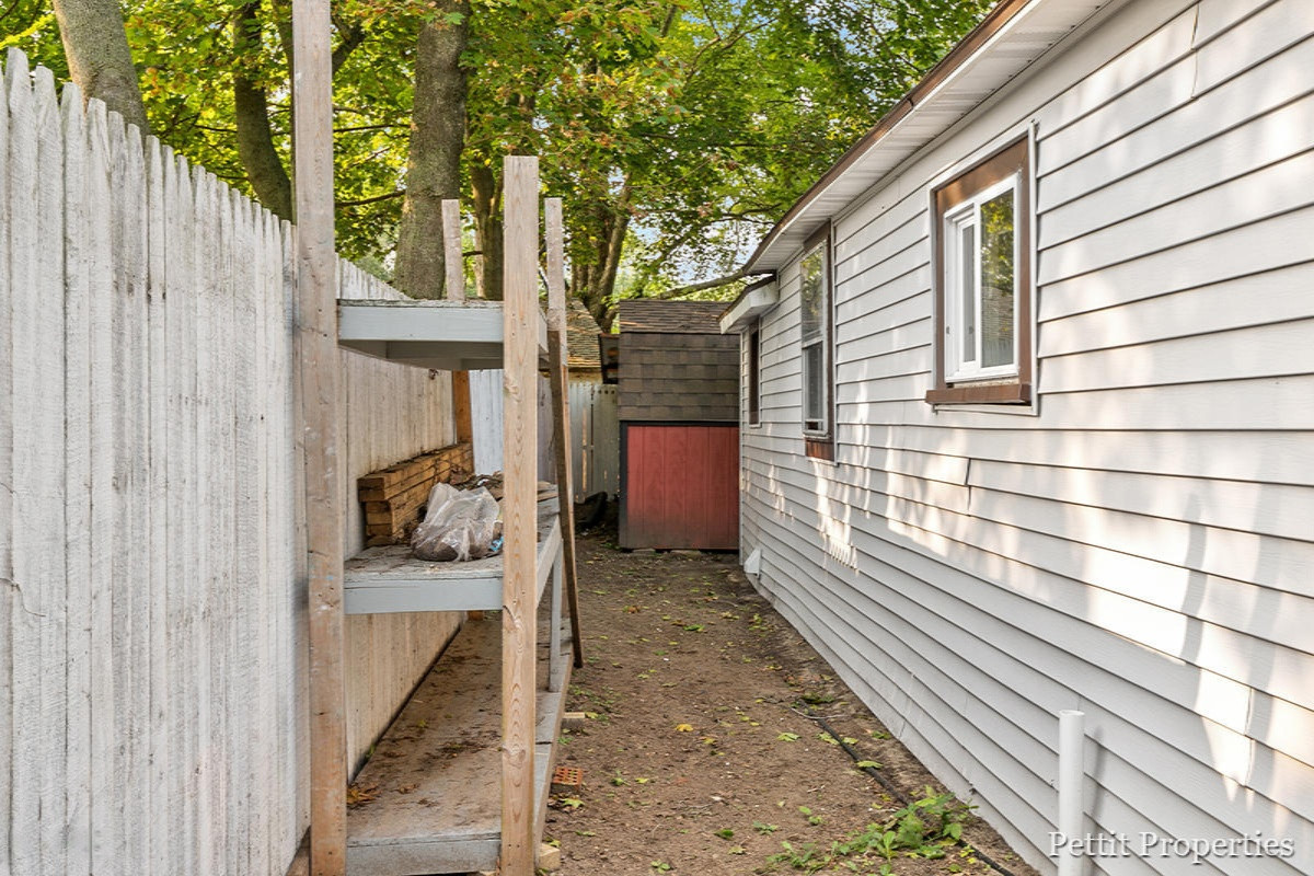 582 South Brooks Road Muskegon, MI 49442 - Photo 19 of 20 IMG_1018