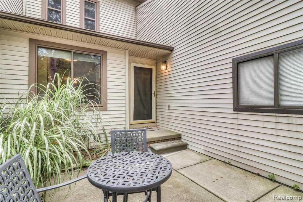 359 Willow Grove Lane Rochester Hills, MI 48307 - Photo 3 of 33