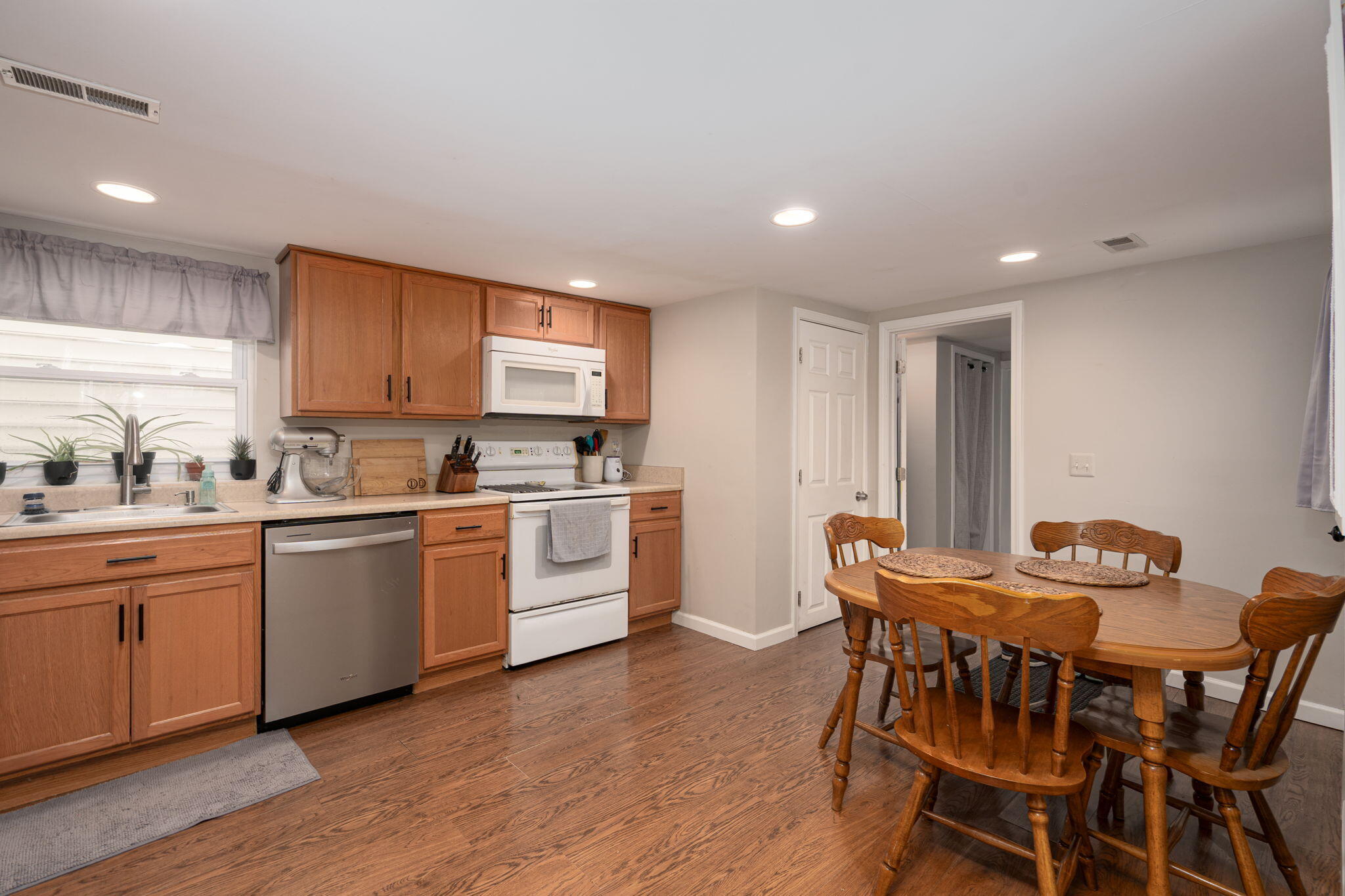 276 East Gates Street Romeo, MI 48065 - Photo 14 of 26 18-web-or-mls-interiors-9