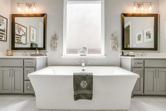 $874,500 | 13724 Leatherstem Lane, Fort Worth, TX 76008