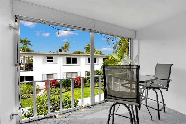 $172,500 | 2161 Northeast 42nd Court, Unit 215, Lighthouse Point, FL 33064