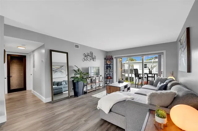 $172,500 | 2161 Northeast 42nd Court, Unit 215, Lighthouse Point, FL 33064