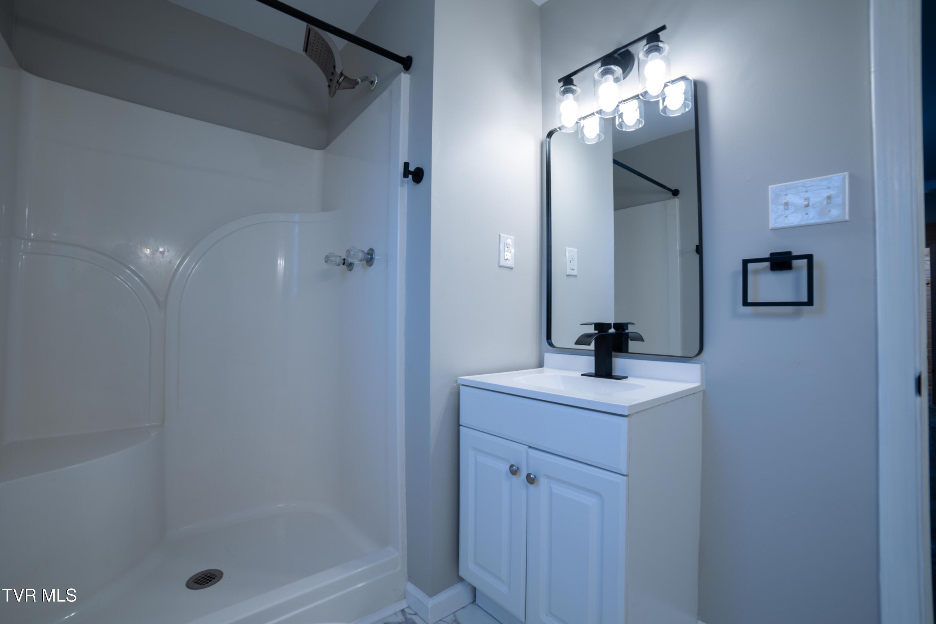 681 Princeton Road Johnson City, TN 37601 - Photo 22 of 37 Bathroom 1