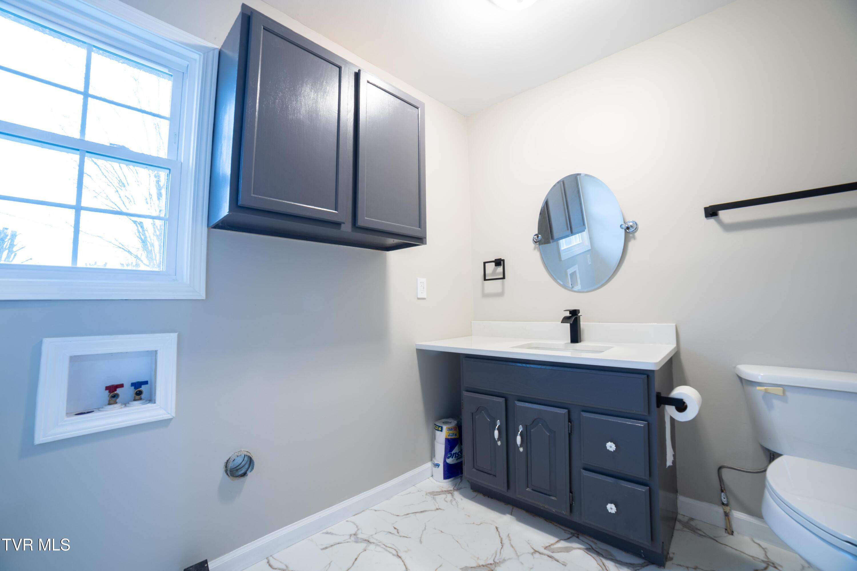 681 Princeton Road Johnson City, TN 37601 - Photo 23 of 37 Bathroom 2