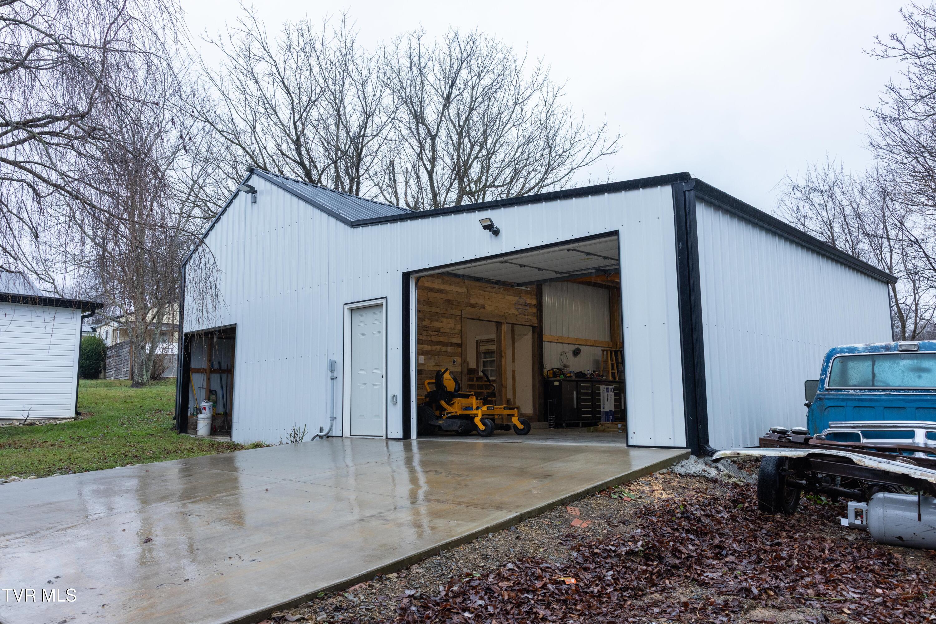 681 Princeton Road Johnson City, TN 37601 - Photo 32 of 37 Garage