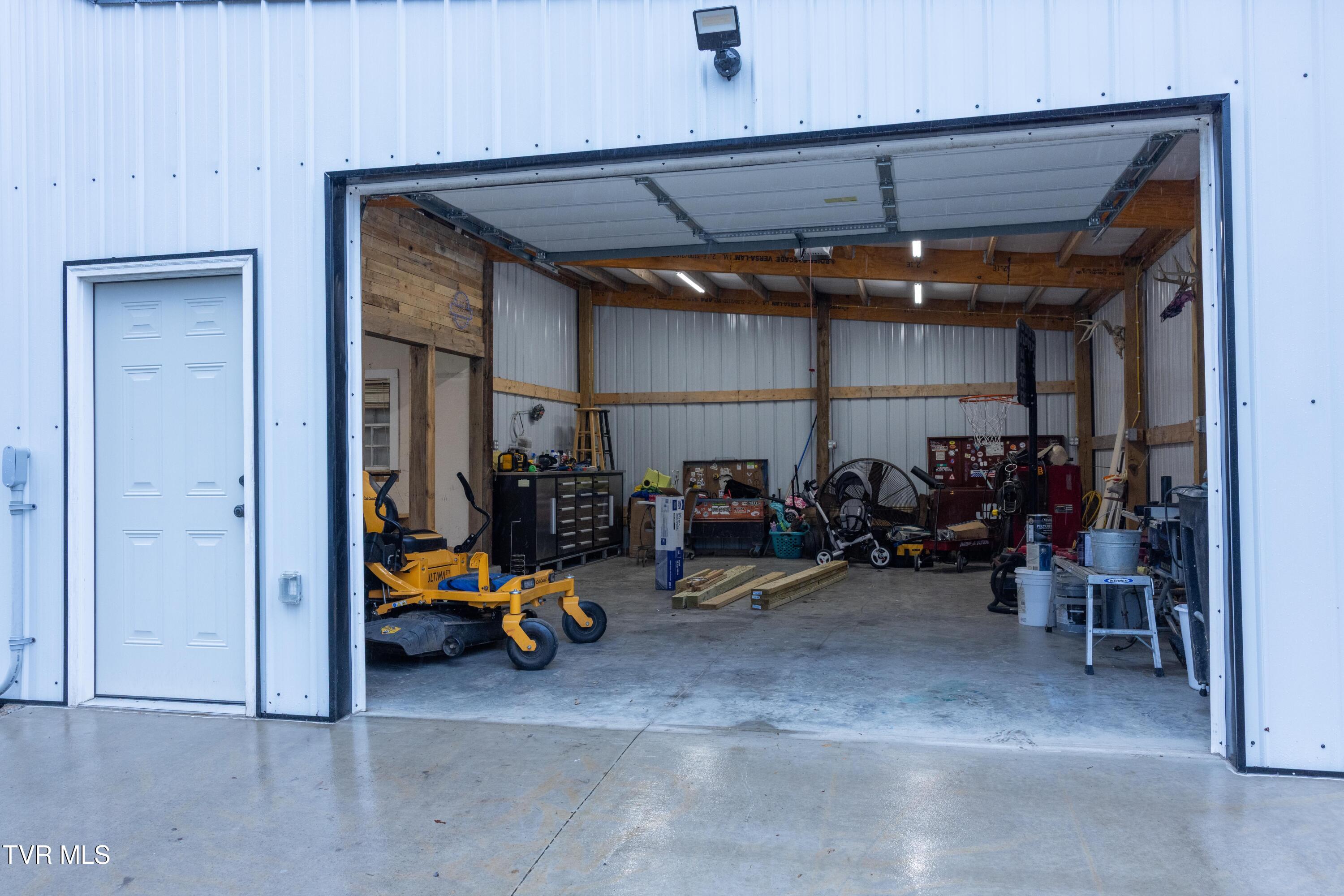 681 Princeton Road Johnson City, TN 37601 - Photo 33 of 37 Garage