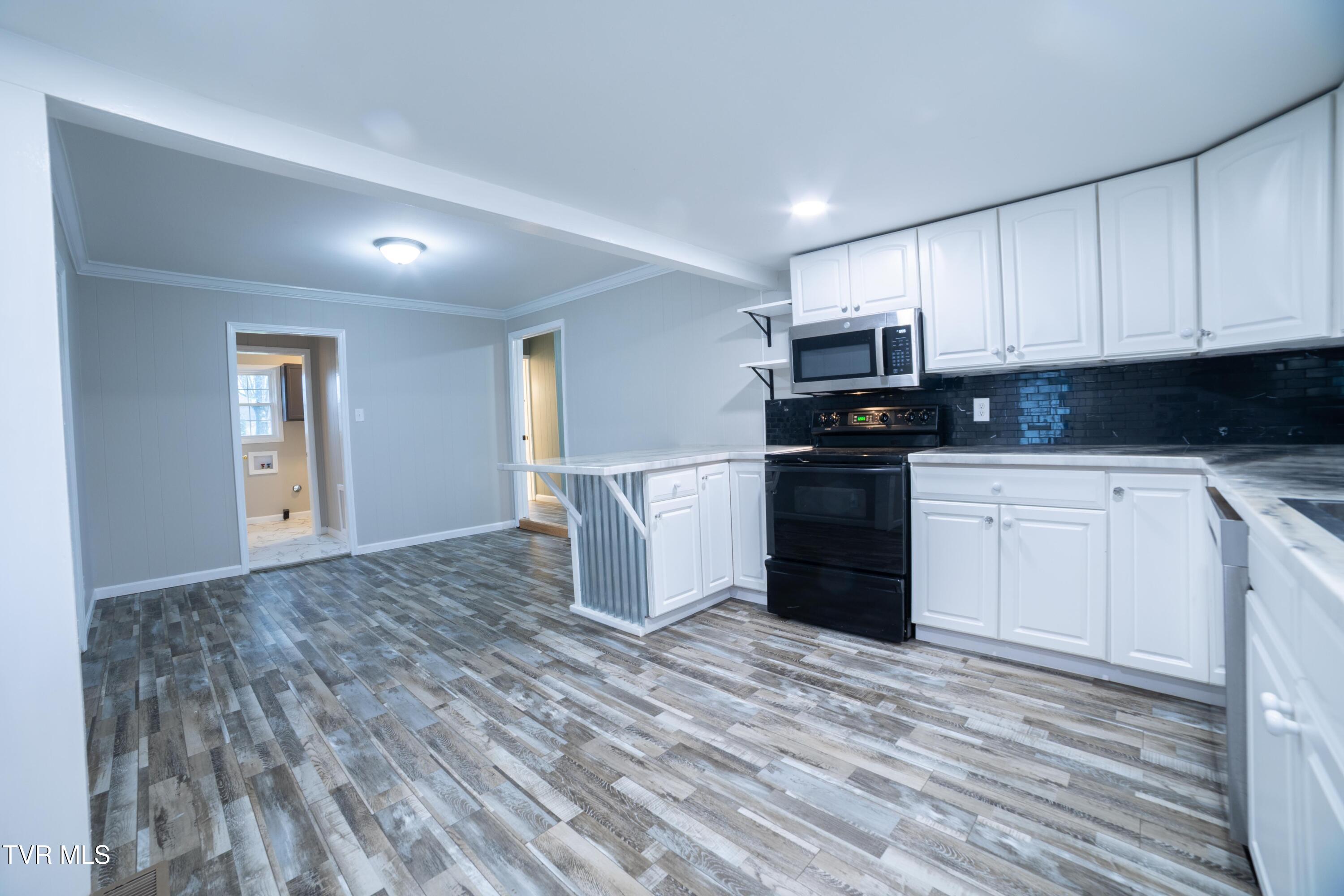 681 Princeton Road Johnson City, TN 37601 - Photo 9 of 37 Kitchen