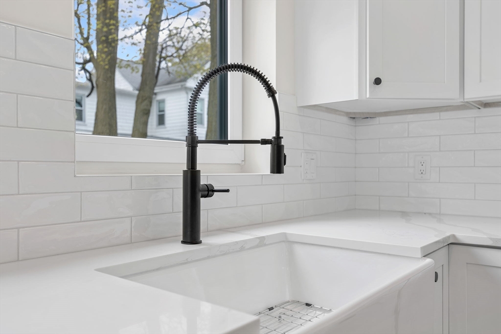 148 Myrtle Street, Unit 4 Melrose, MA 02176 - Photo 6 of 35 a bathroom with a bathtub