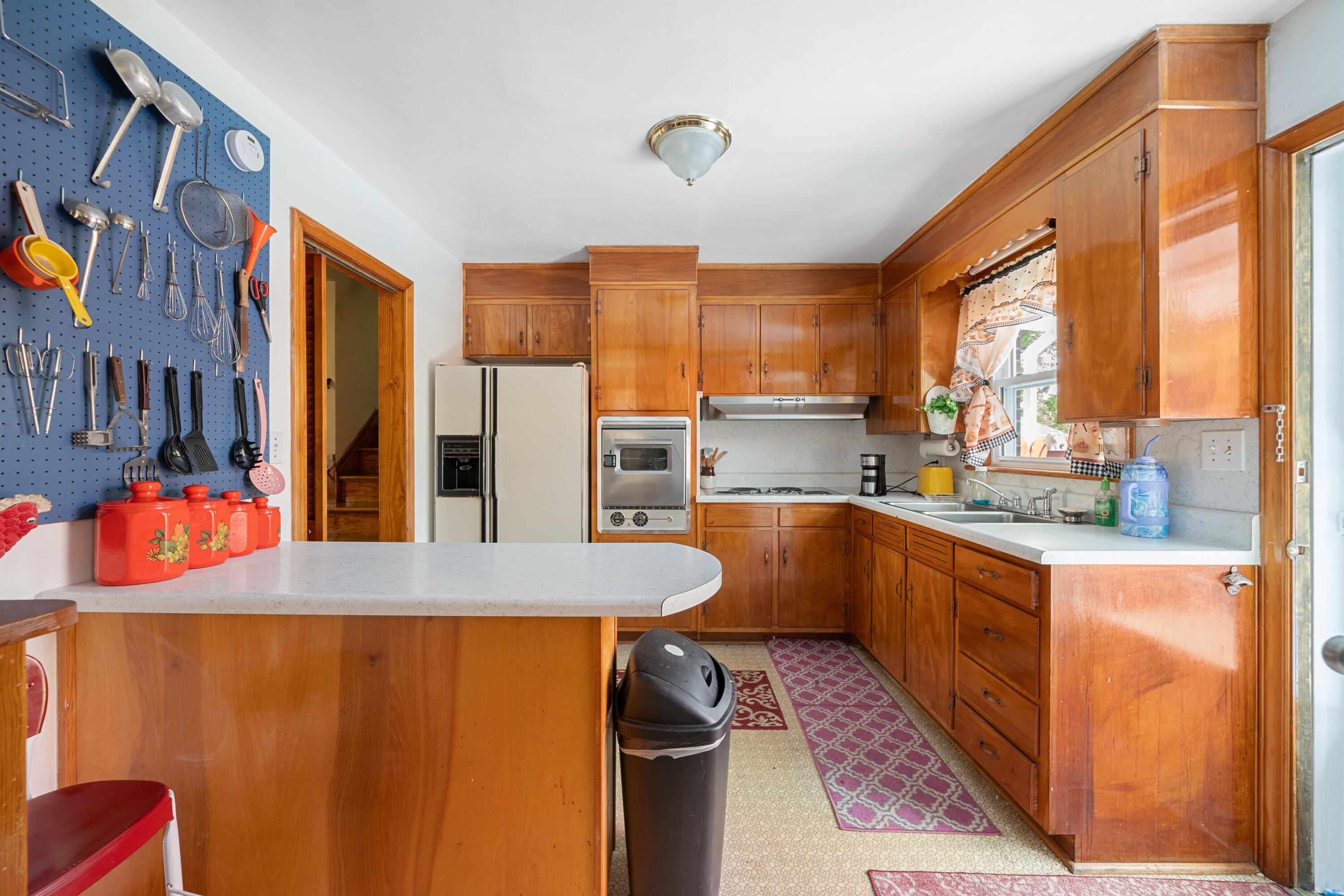 133 Frontier Road Northeast Roanoke, VA 24012 - Photo 6 of 18 Breakfast bar
