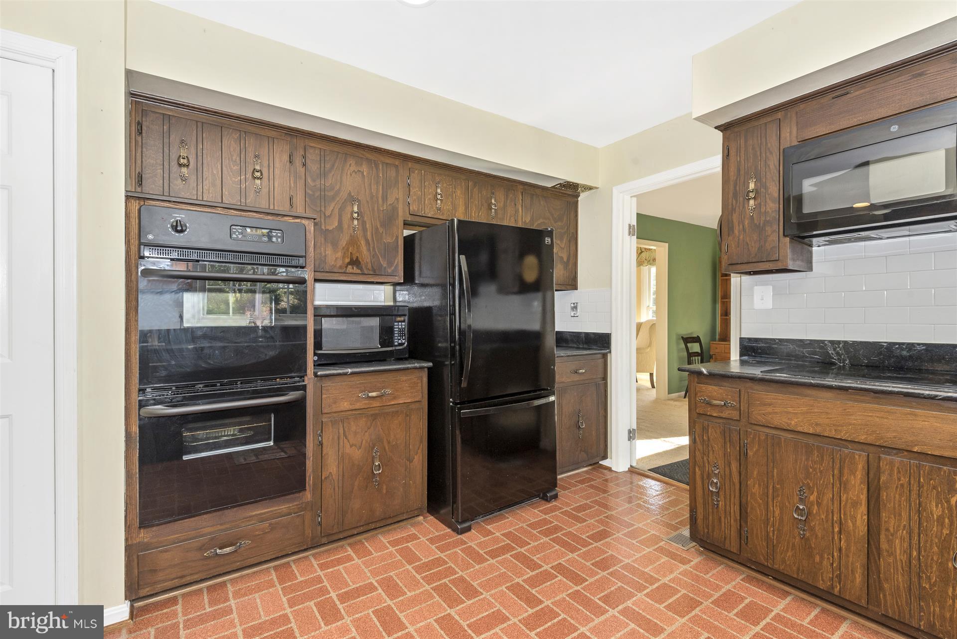 3931 Harrisville Road Mount Airy, MD 21771 - Photo 12 of 28 Kitchen has double wall ovens