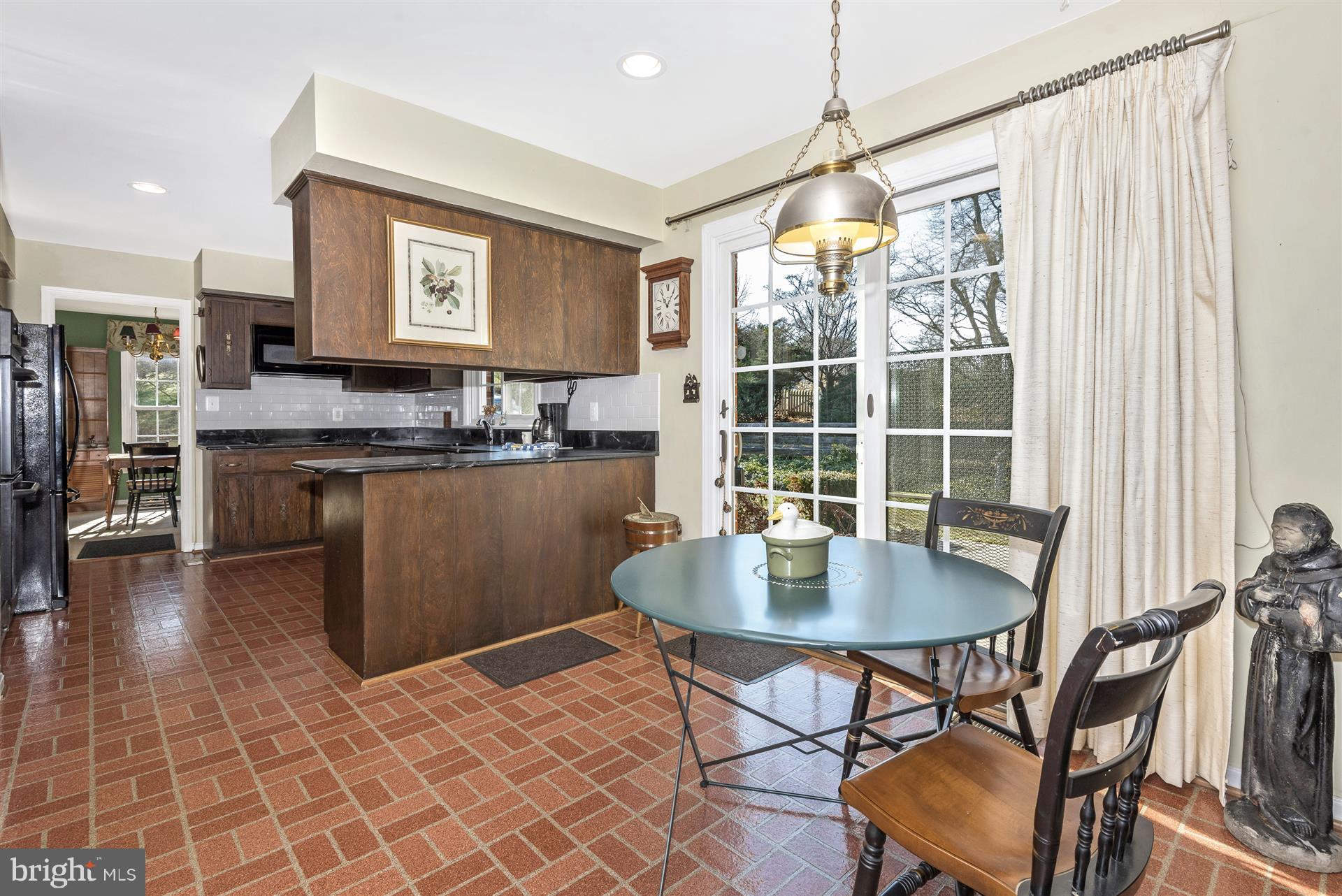 3931 Harrisville Road Mount Airy, MD 21771 - Photo 13 of 28 Breakfast area in kitchen
