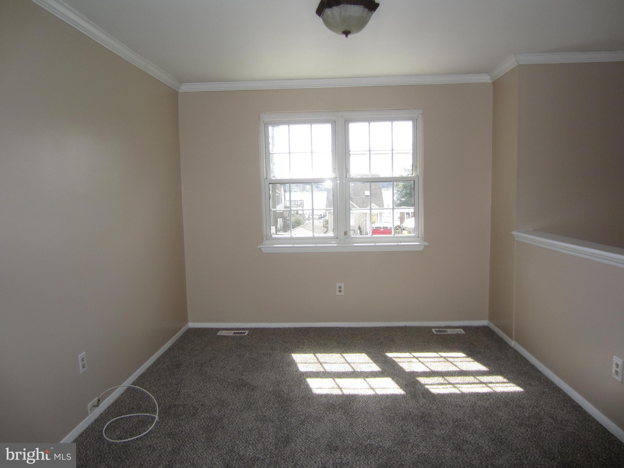 119 Bar Harbor Road Pasadena, MD 21122 - Photo 2 of 29 upper level living room