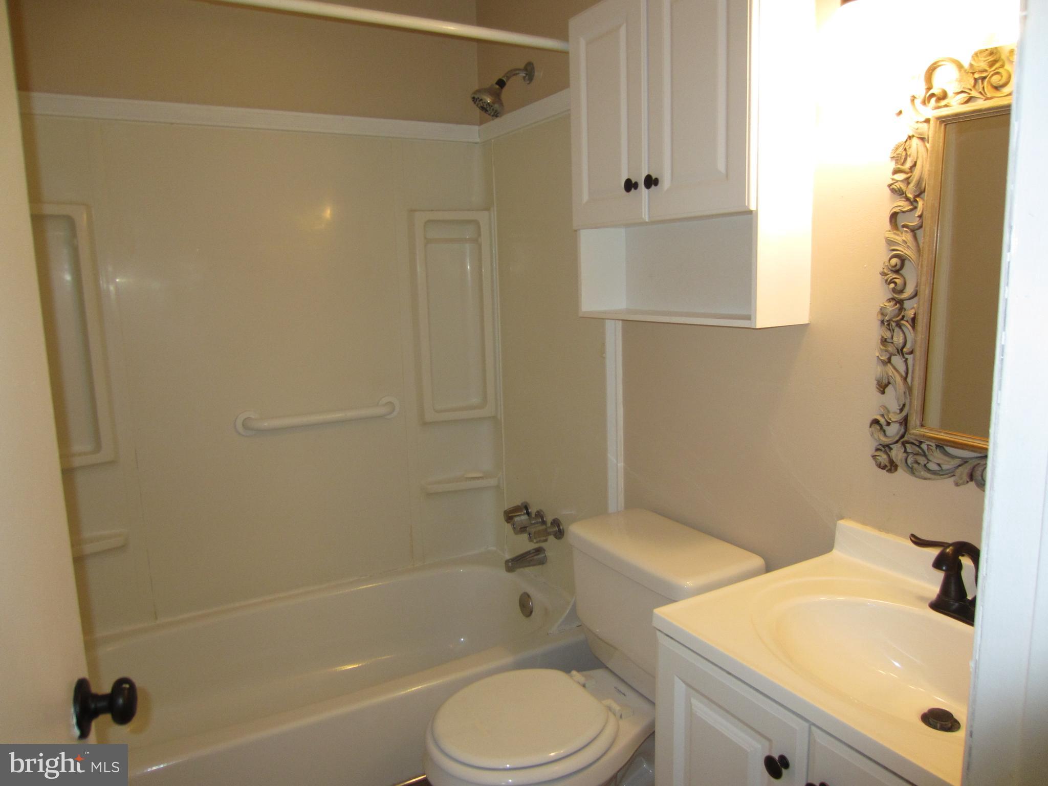 119 Bar Harbor Road Pasadena, MD 21122 - Photo 11 of 29 upper level bath