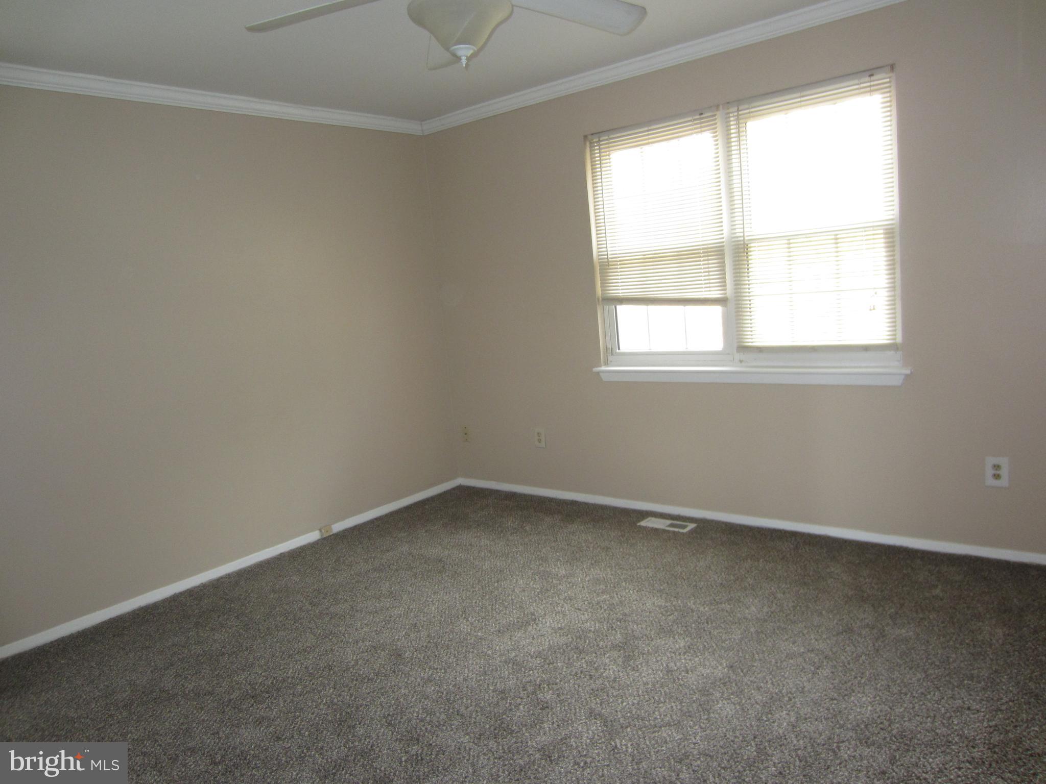 119 Bar Harbor Road Pasadena, MD 21122 - Photo 5 of 29 master bedroom