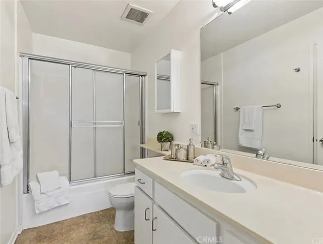$3,785 | 19110 Kittridge Street, Unit 5, Reseda, CA 91335