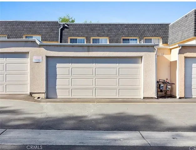 $3,785 | 19110 Kittridge Street, Unit 5, Reseda, CA 91335