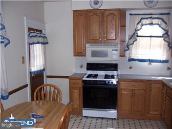 218 Copley Road Upper Darby, PA 19082 - Photo 4 of 7