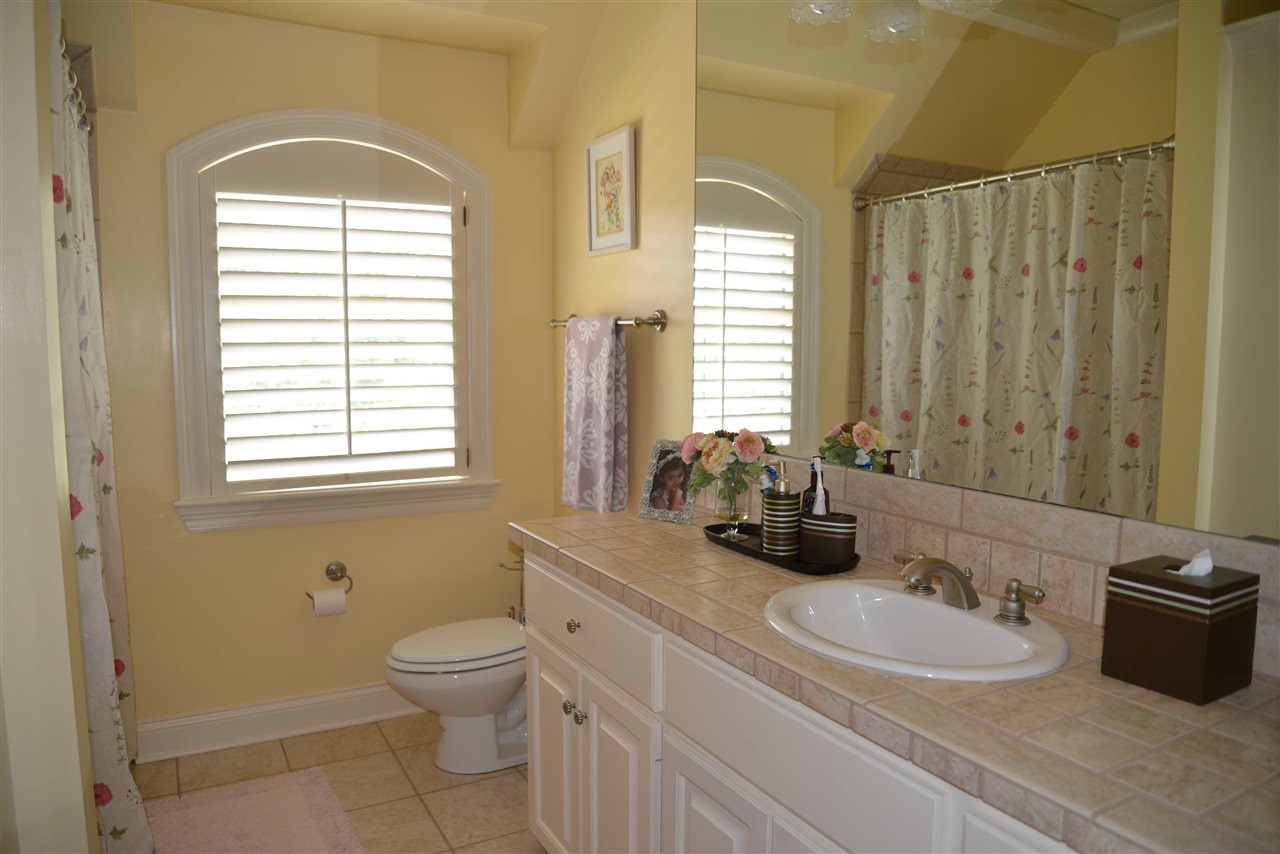 136 Bridgewater Crossing Ridgeland, MS 39157 - Photo 27 of 36 Upstairs bathroom