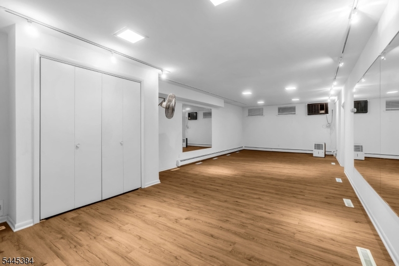 7 Oak Ridge Springfield, NJ 07081 - Photo 33 of 42 Gallery Image 33