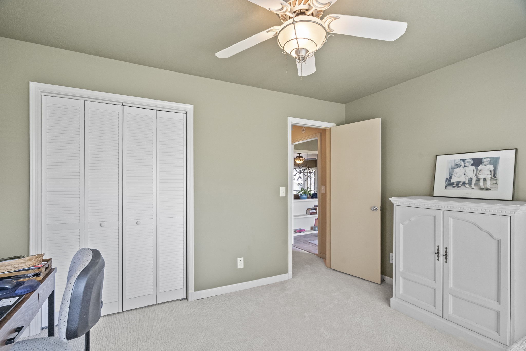 4760 Barren Plains Road Springfield, TN 37172 - Photo 19 of 47 an empty room with windows and ceiling fan