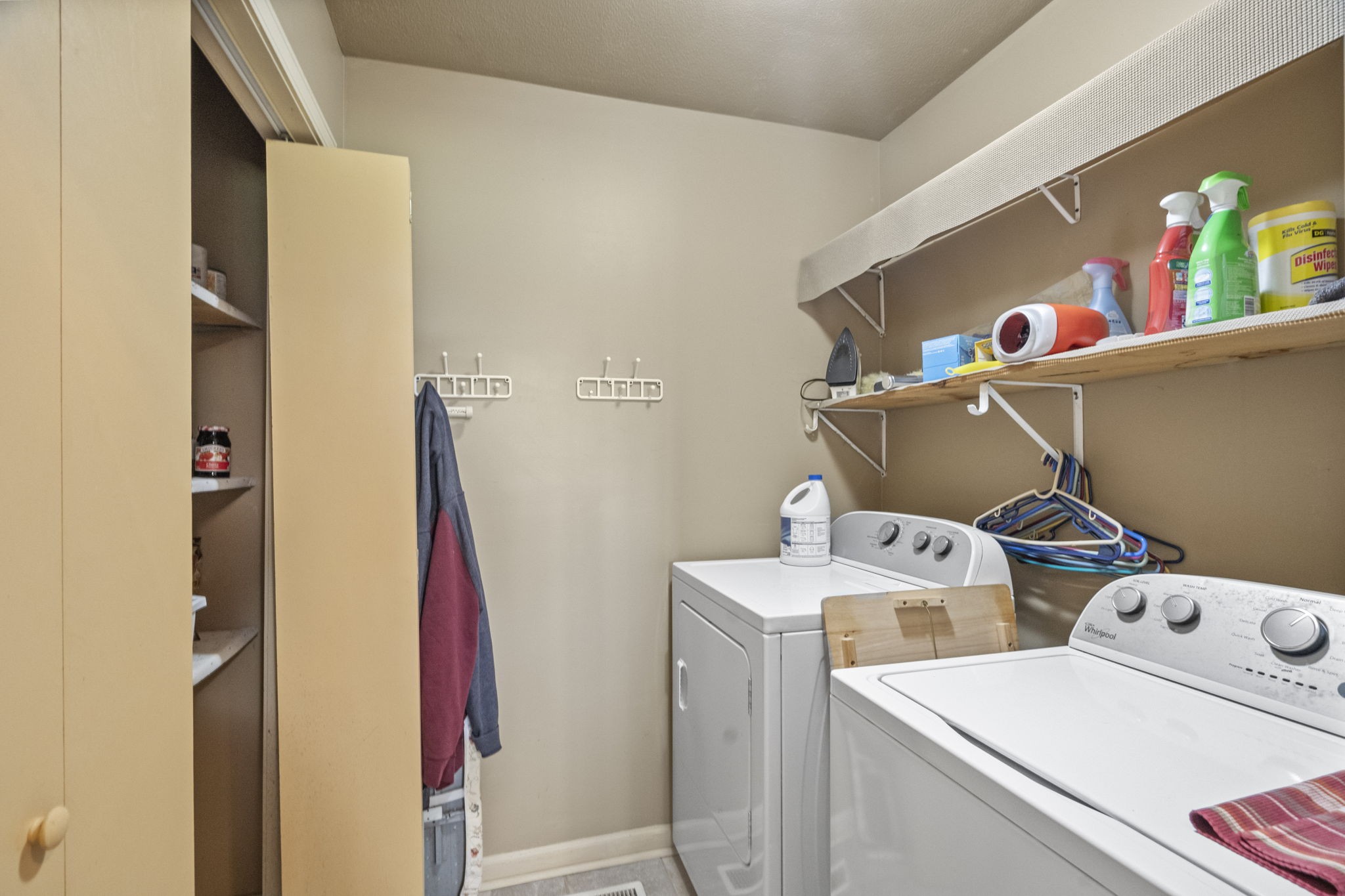 4760 Barren Plains Road Springfield, TN 37172 - Photo 23 of 47 a utility room with dryer and washer
