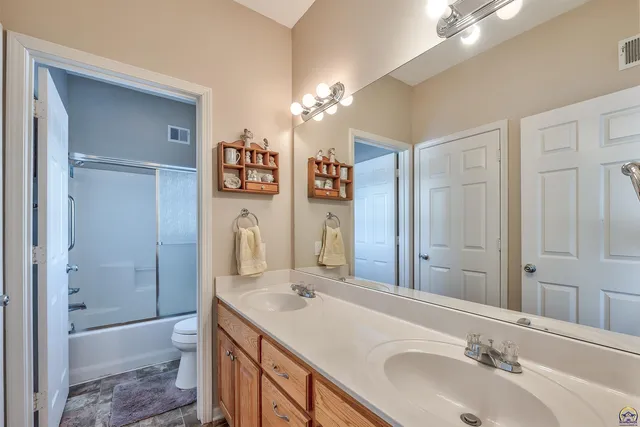 $210,000 | 1861 Fall Creek Drive, Tonganoxie, KS 66086