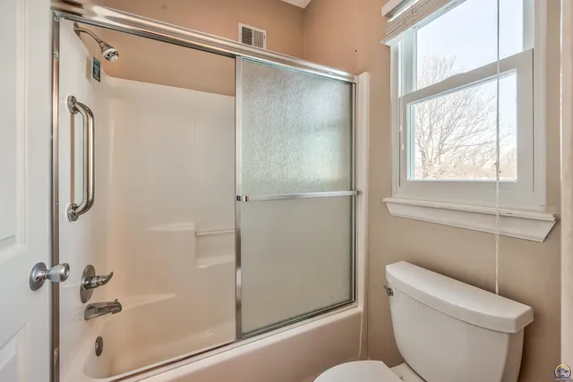 $210,000 | 1861 Fall Creek Drive, Tonganoxie, KS 66086