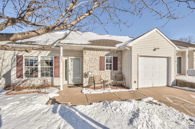 $210,000 | 1861 Fall Creek Drive, Tonganoxie, KS 66086