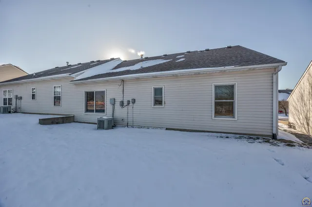 $210,000 | 1861 Fall Creek Drive, Tonganoxie, KS 66086