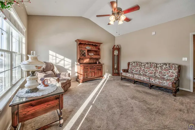 $210,000 | 1861 Fall Creek Drive, Tonganoxie, KS 66086