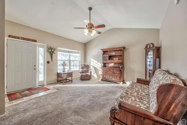 $210,000 | 1861 Fall Creek Drive, Tonganoxie, KS 66086