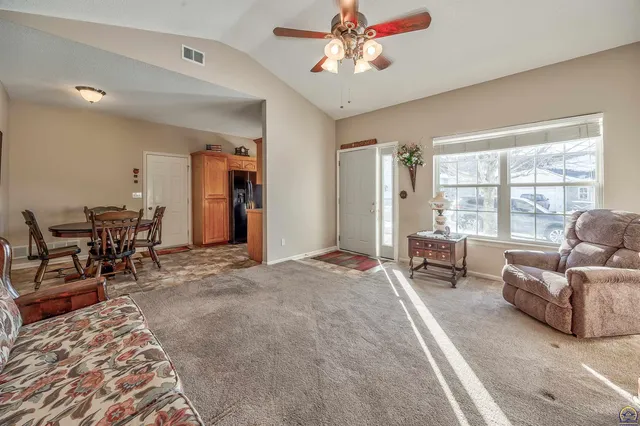 $210,000 | 1861 Fall Creek Drive, Tonganoxie, KS 66086