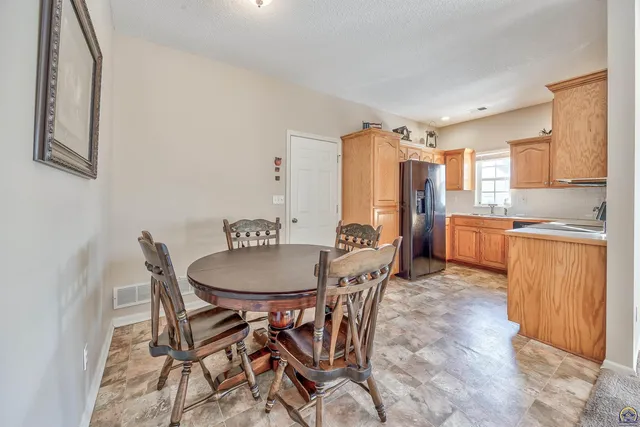 $210,000 | 1861 Fall Creek Drive, Tonganoxie, KS 66086