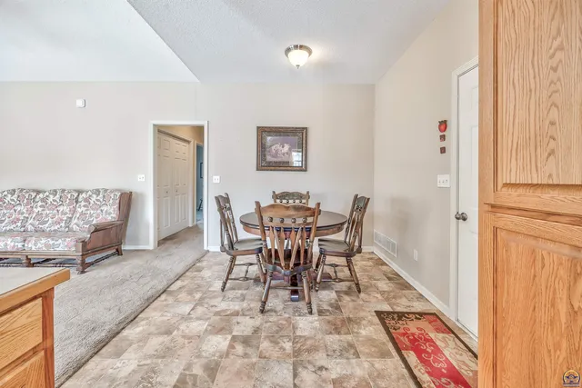 $210,000 | 1861 Fall Creek Drive, Tonganoxie, KS 66086