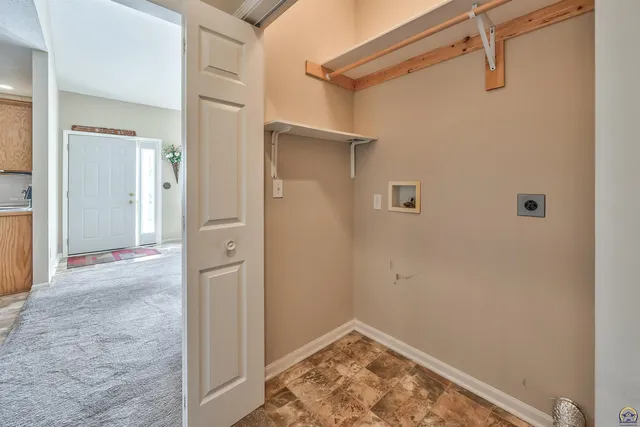 $210,000 | 1861 Fall Creek Drive, Tonganoxie, KS 66086