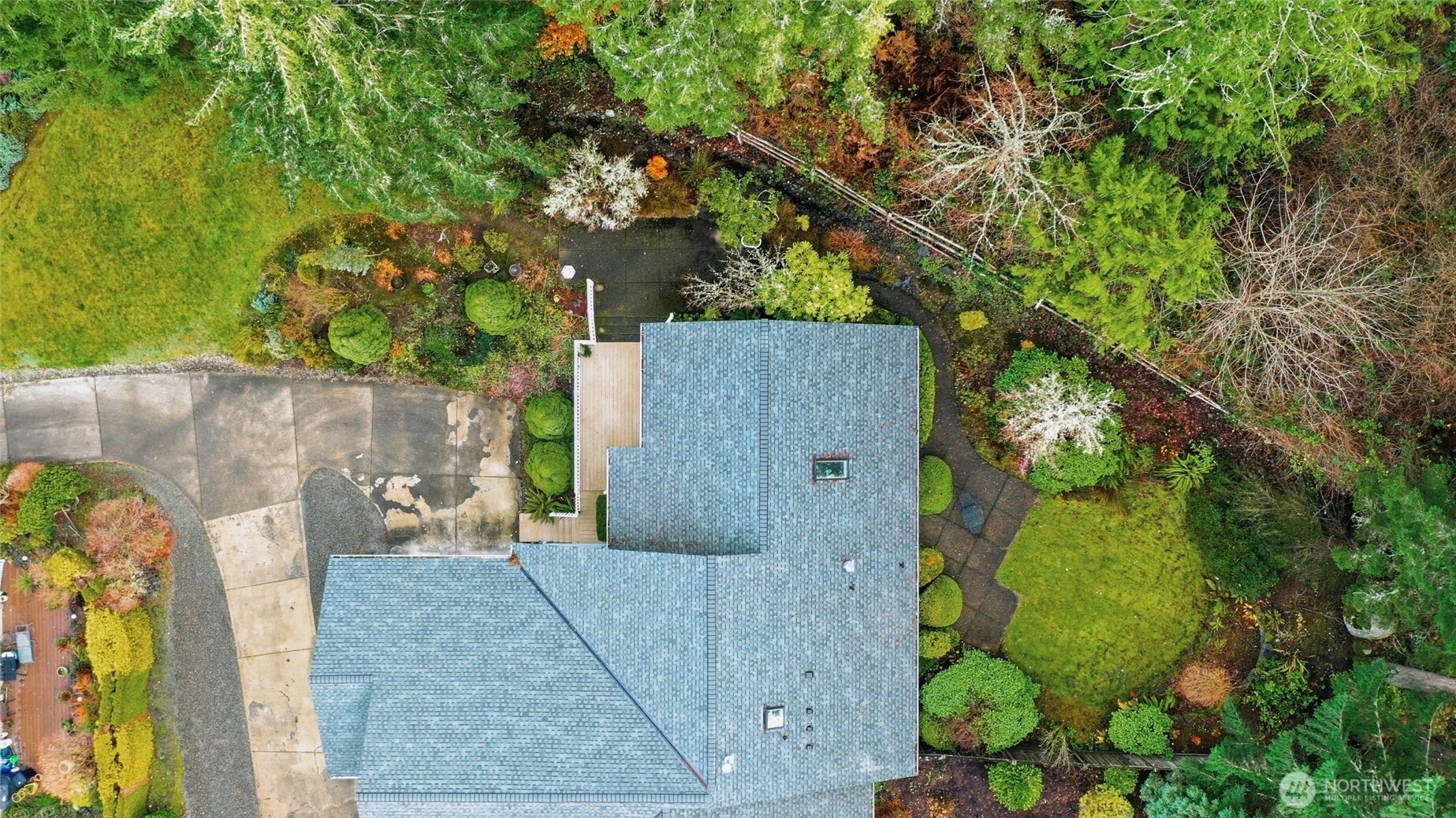 1083 5th Street Steilacoom, WA 98388 - Photo 36 of 39 an aerial view of a house having yard