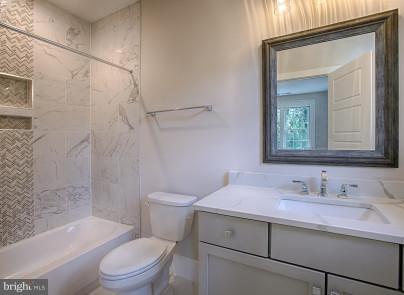 827 Ninovan Road Southeast Vienna, VA 22180 - Photo 20 of 30 Full private bath fro Bedroom 2