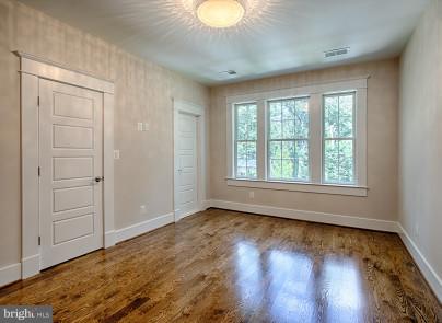 827 Ninovan Road Southeast Vienna, VA 22180 - Photo 22 of 30 Bedroom 3