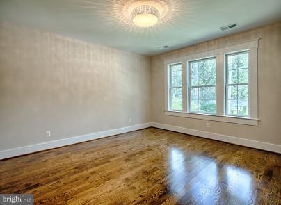 827 Ninovan Road Southeast Vienna, VA 22180 - Photo 24 of 30 Bedroom 4
