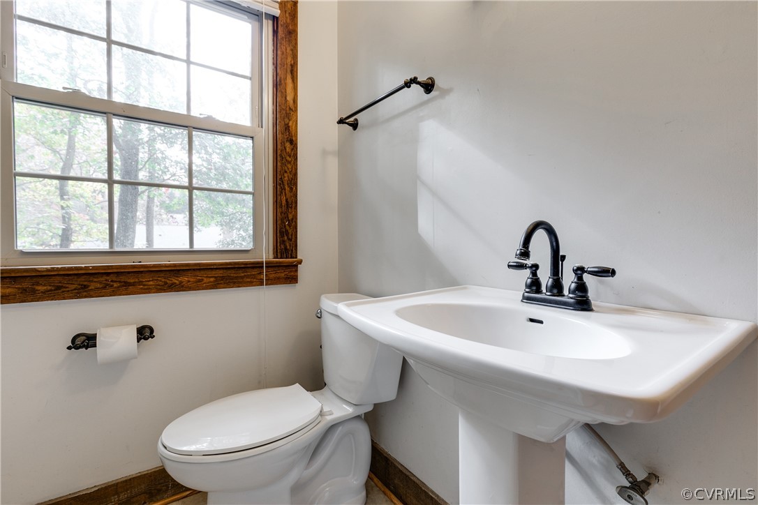 7669 Cherokee Road Richmond, VA 23225 - Photo 16 of 20 2nd Floor Full Bathroom