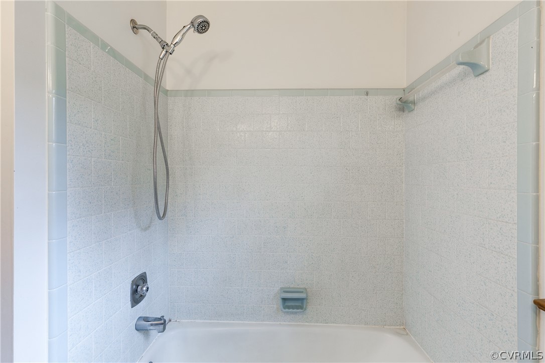 7669 Cherokee Road Richmond, VA 23225 - Photo 17 of 20 2nd Floor Full Bathroom
