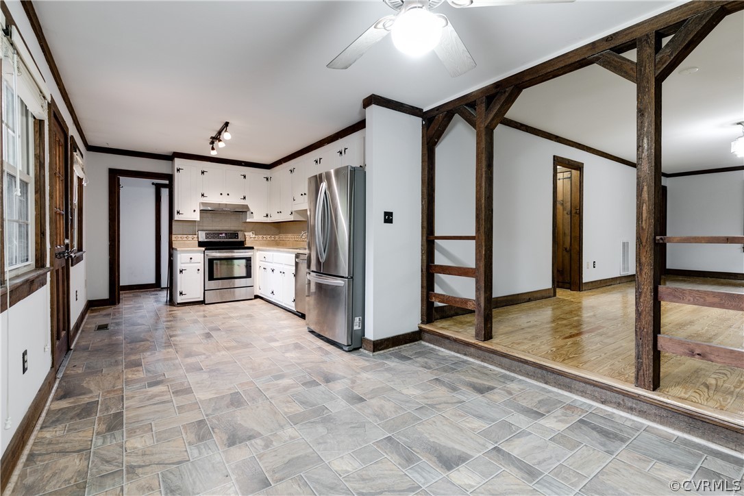 7669 Cherokee Road Richmond, VA 23225 - Photo 9 of 20 Kitchen with Direct Access to Patio and Rear Yard