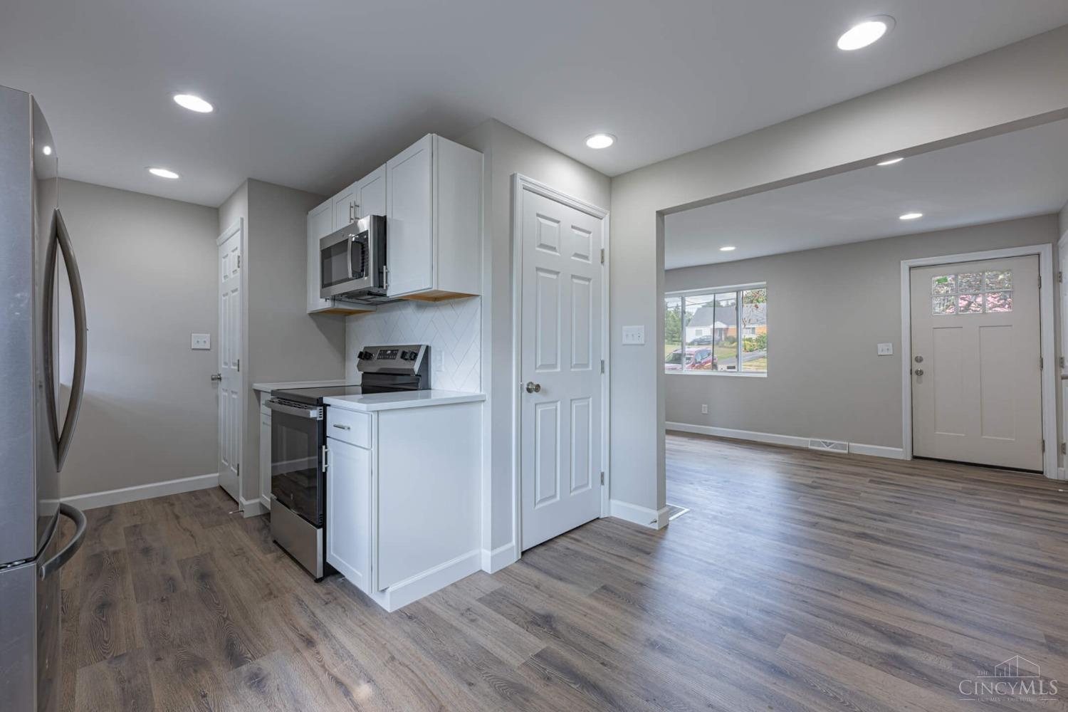 8295 Daly Road Cincinnati, OH 45231 - Photo 7 of 20