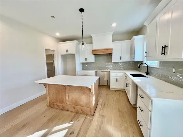 $541,900 | 1929 Longview Drive, Liberty, MO 64068