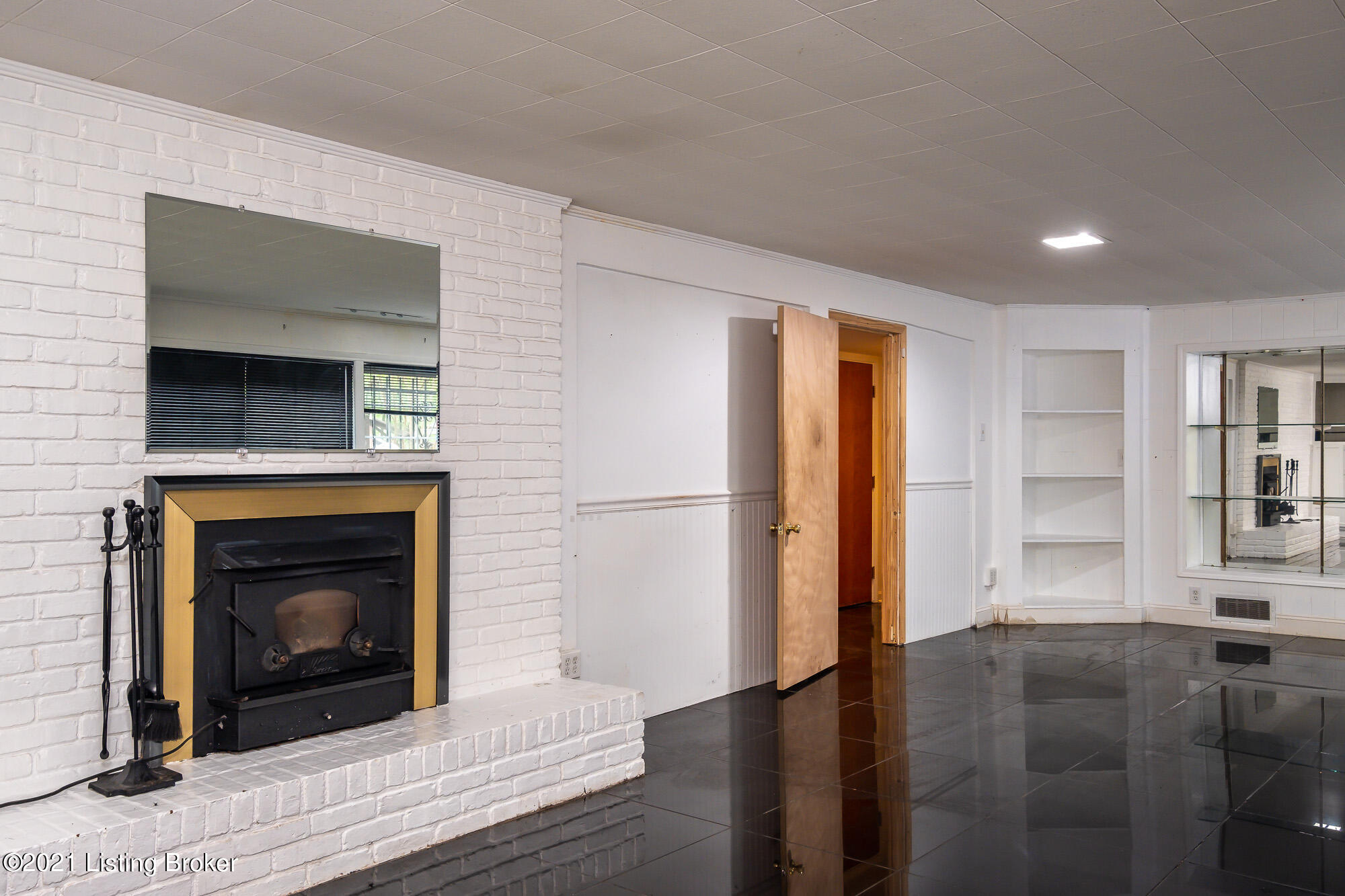 5431 Winding Road Louisville, KY 40214 - Photo 32 of 48 Family Room