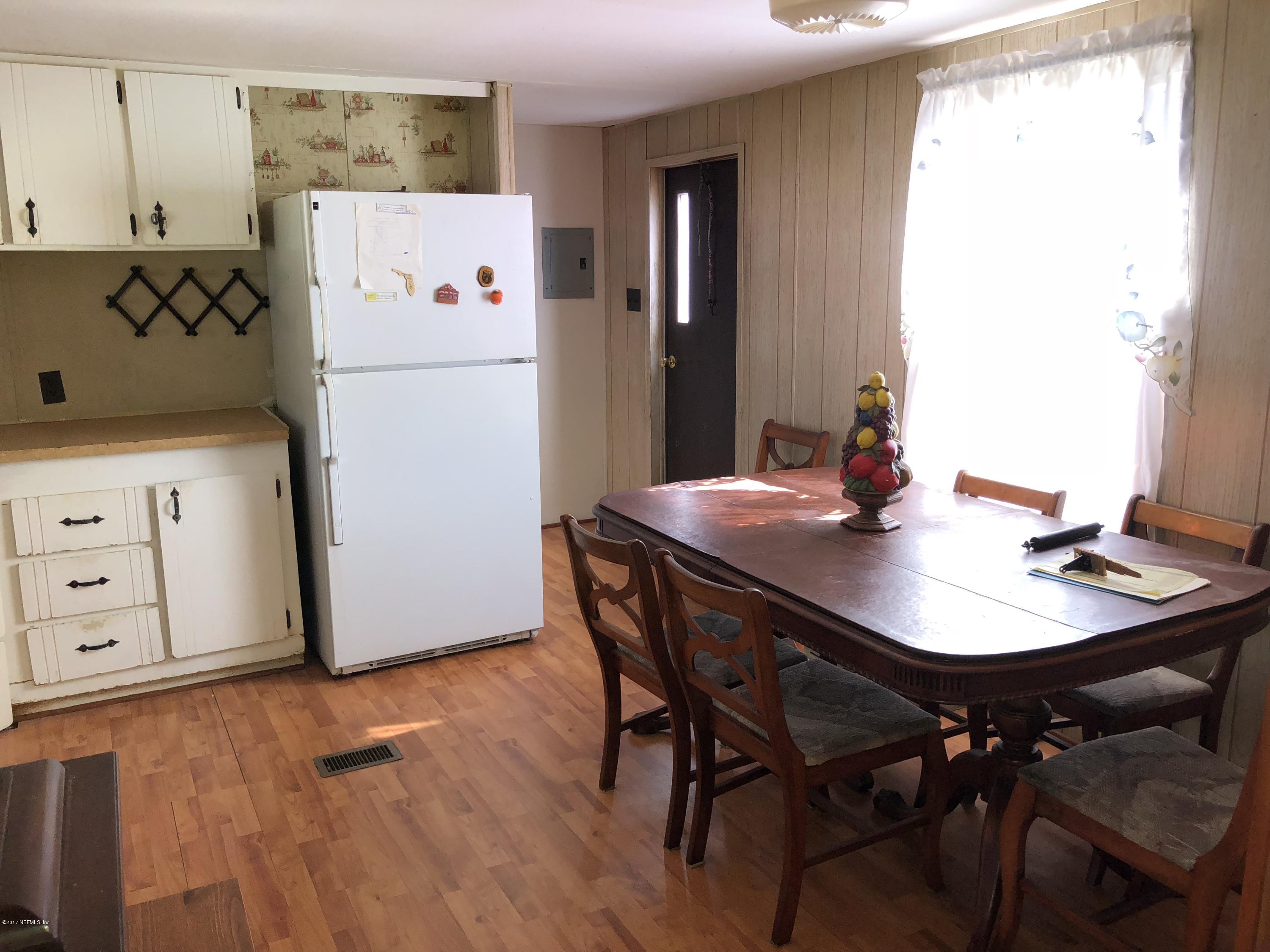 128 Riverside Avenue Satsuma, FL 32189 - Photo 5 of 18 Dining area