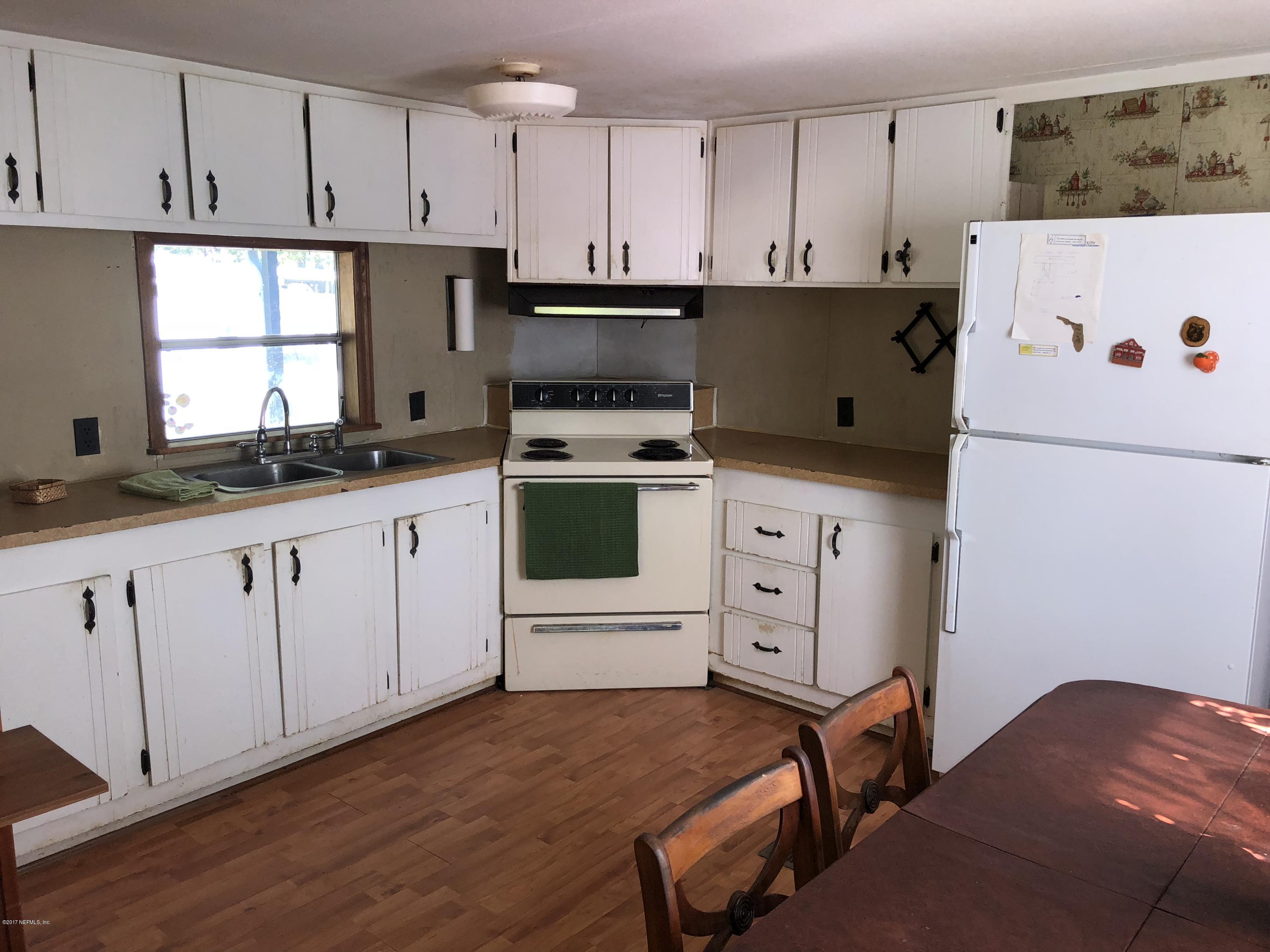 128 Riverside Avenue Satsuma, FL 32189 - Photo 7 of 18 Kitchen