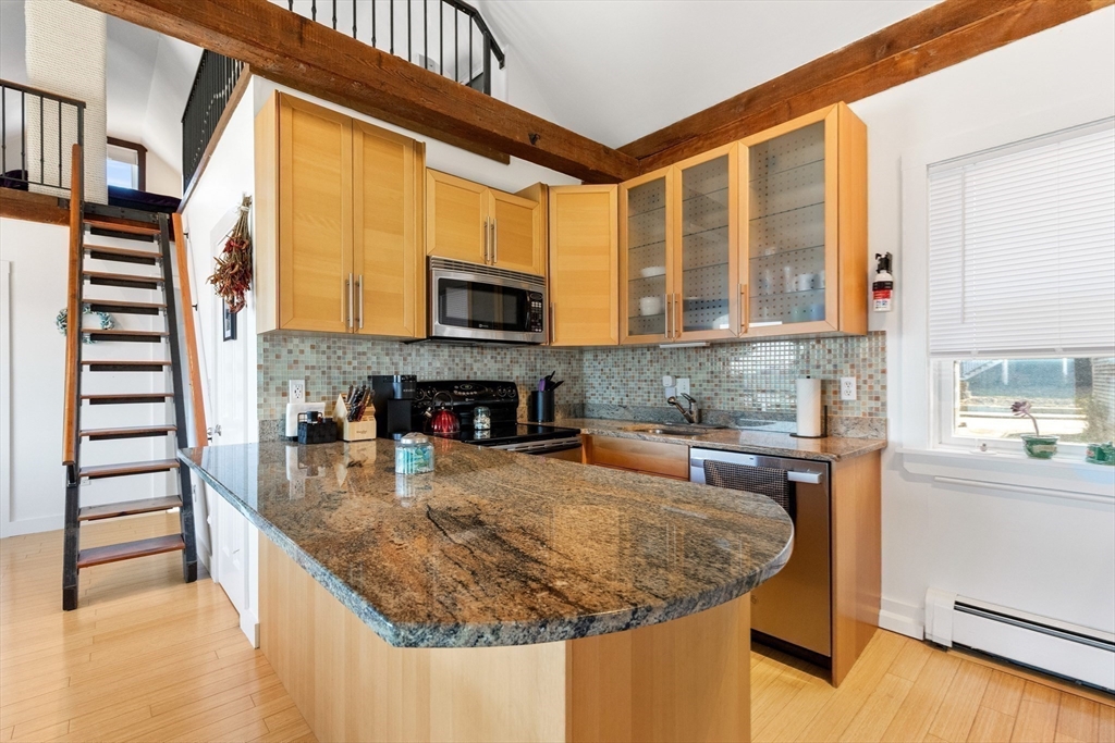 63 R Main Street, Unit 2 Rockport, MA 01966 - Photo 17 of 40